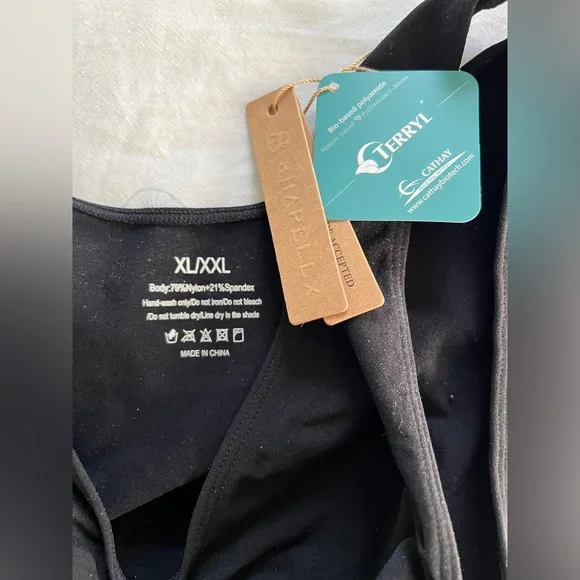 Shapellx PowerConceal™ 2.0 V-Neck Thong Bodysuit NWT - Picture 4 of 6